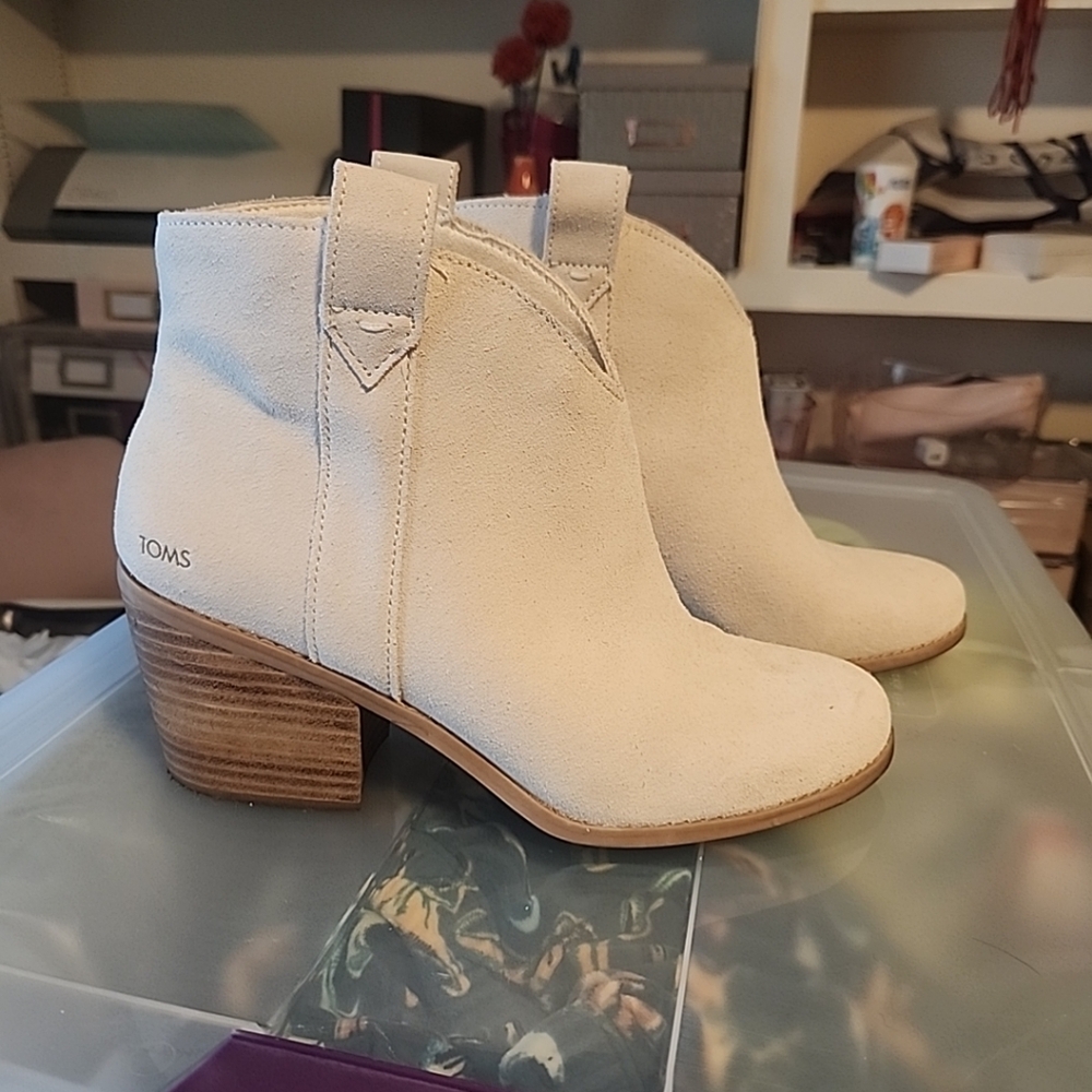 TOMS Constance Sand Suede Ankle Booties 9